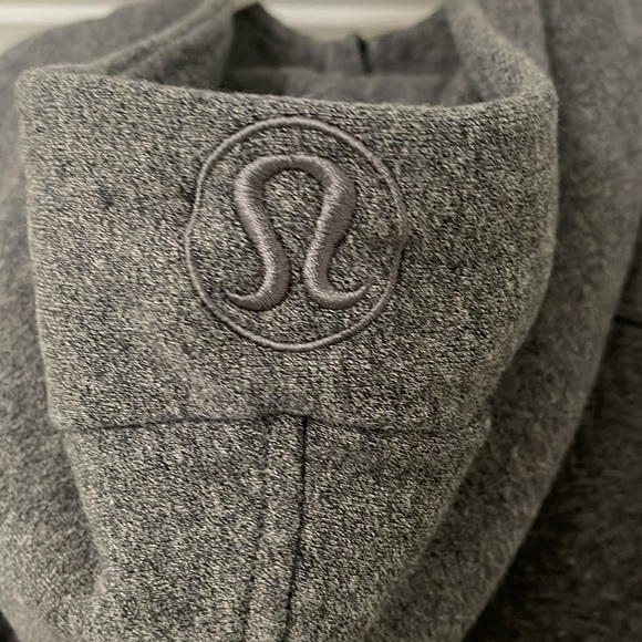 Lululemon M/L women’s scuba cropped zip hoodie in charcoal - Picture 3 of 8